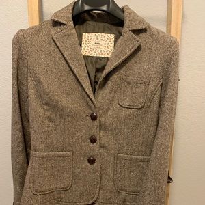 Equestrian like blazer with elbow patches.